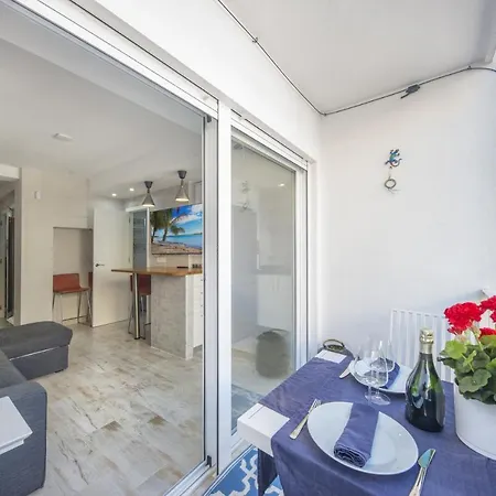 Luxury * Εστεπόνα